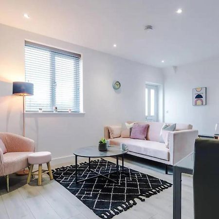 The Ecclesian Deluxe Apartments Near Trafford Centre Eccles Train Station แมนเชสเตอร์ ภายนอก รูปภาพ