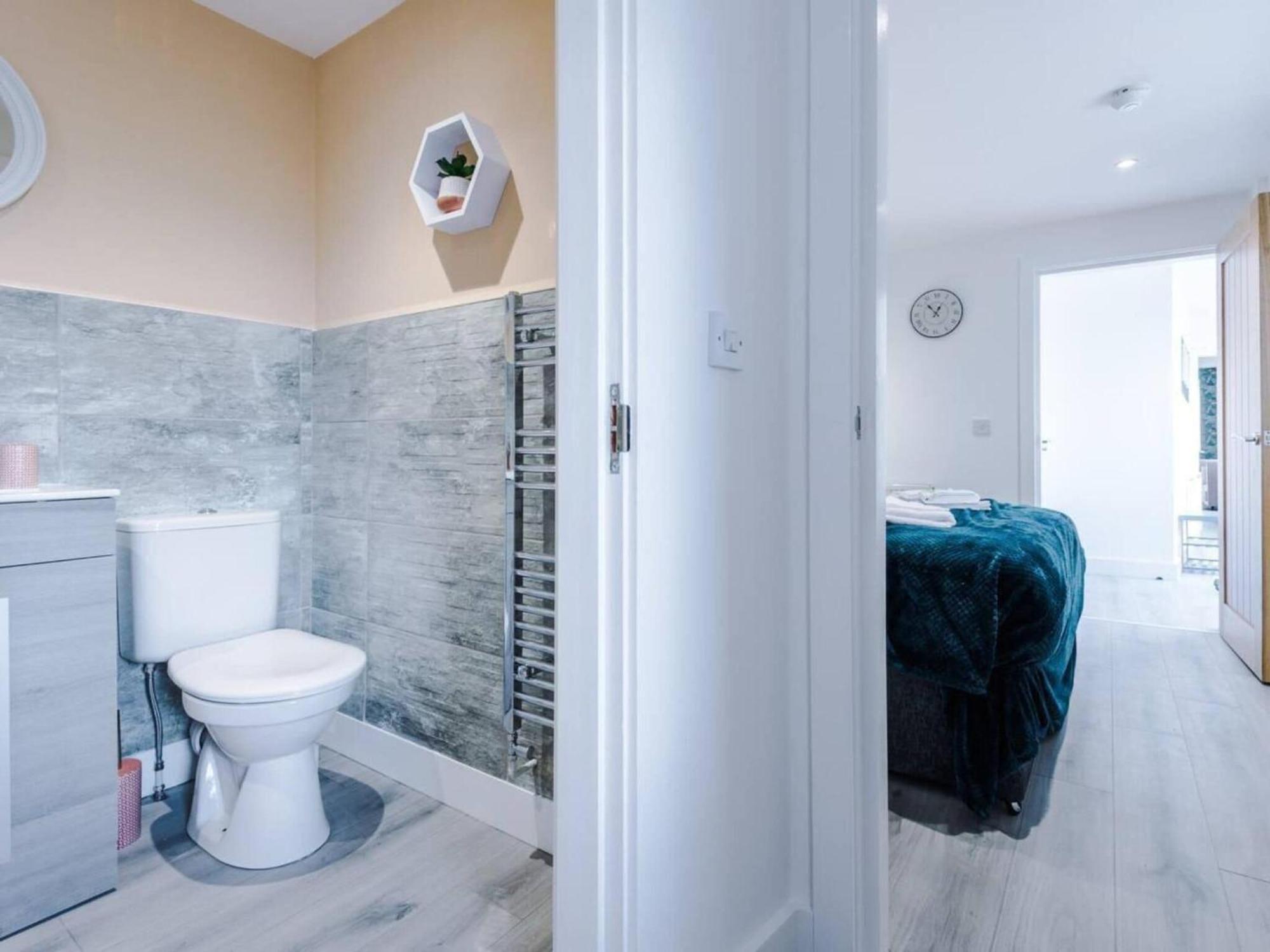 The Ecclesian Deluxe Apartments Near Trafford Centre Eccles Train Station แมนเชสเตอร์ ภายนอก รูปภาพ