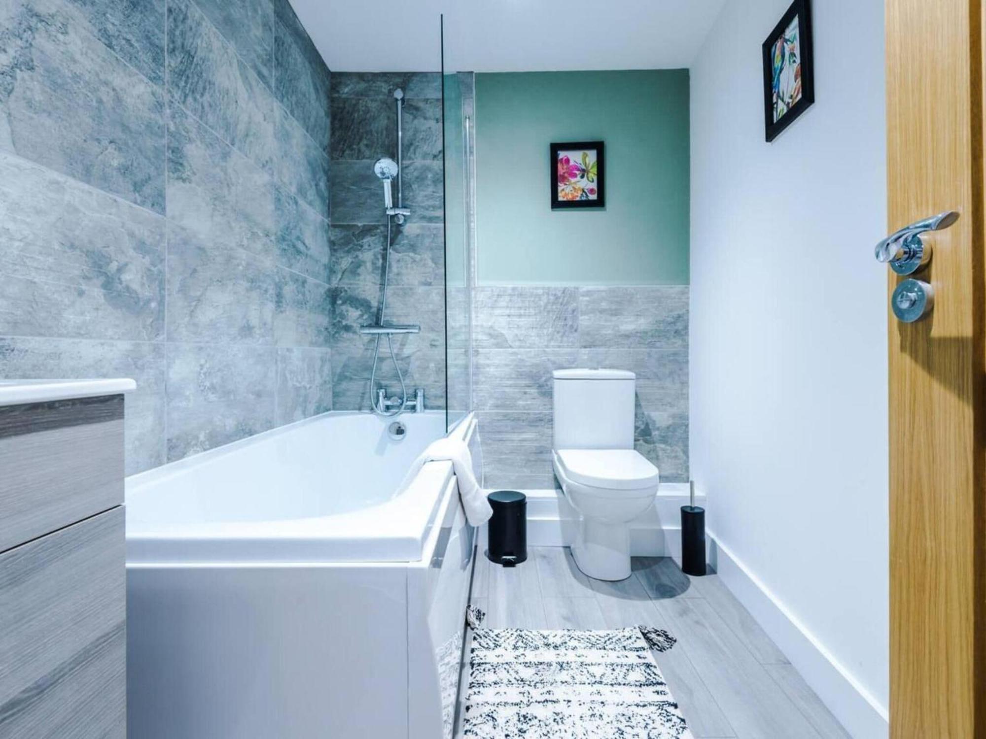 The Ecclesian Deluxe Apartments Near Trafford Centre Eccles Train Station แมนเชสเตอร์ ภายนอก รูปภาพ