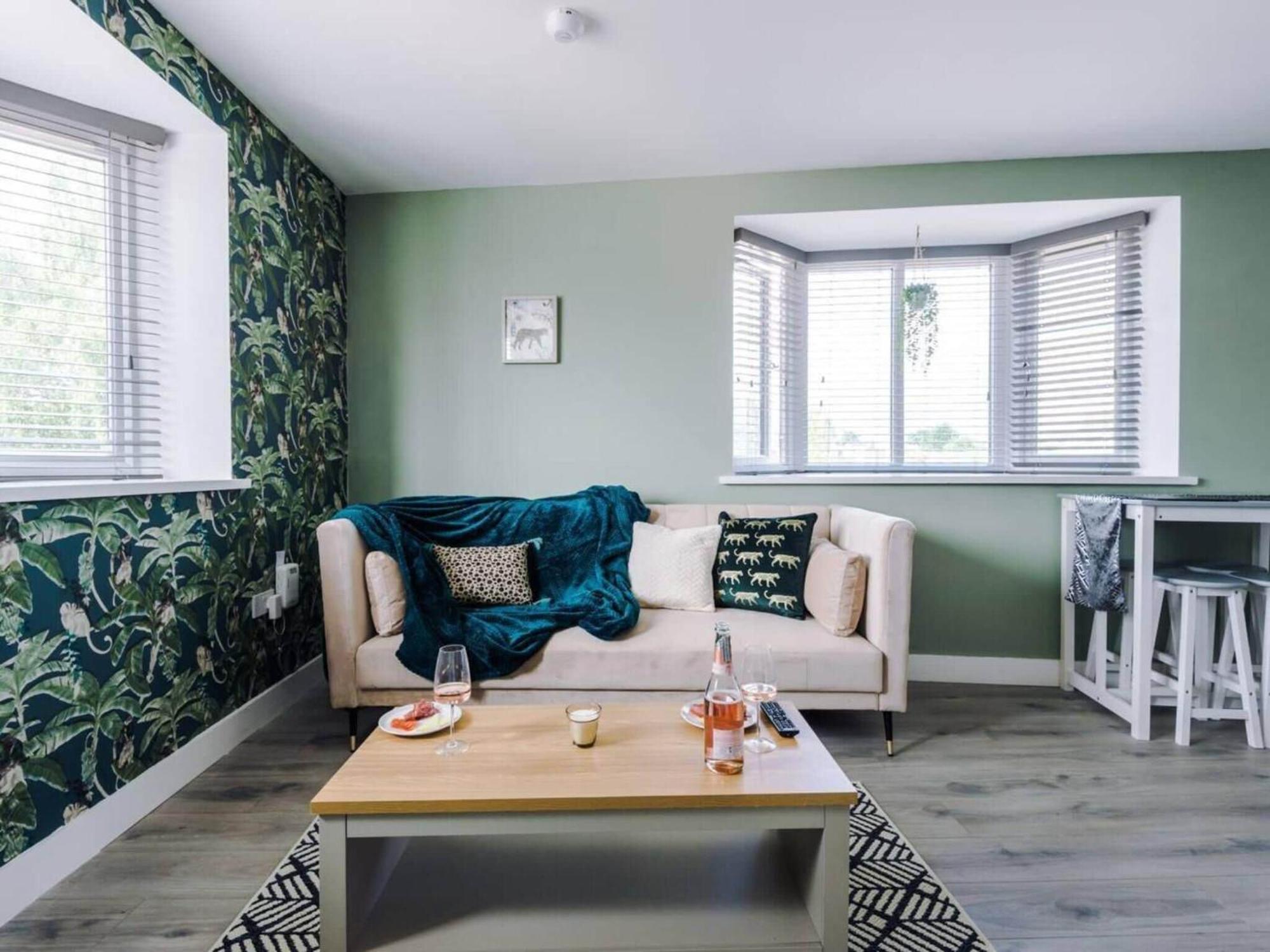 The Ecclesian Deluxe Apartments Near Trafford Centre Eccles Train Station แมนเชสเตอร์ ภายนอก รูปภาพ