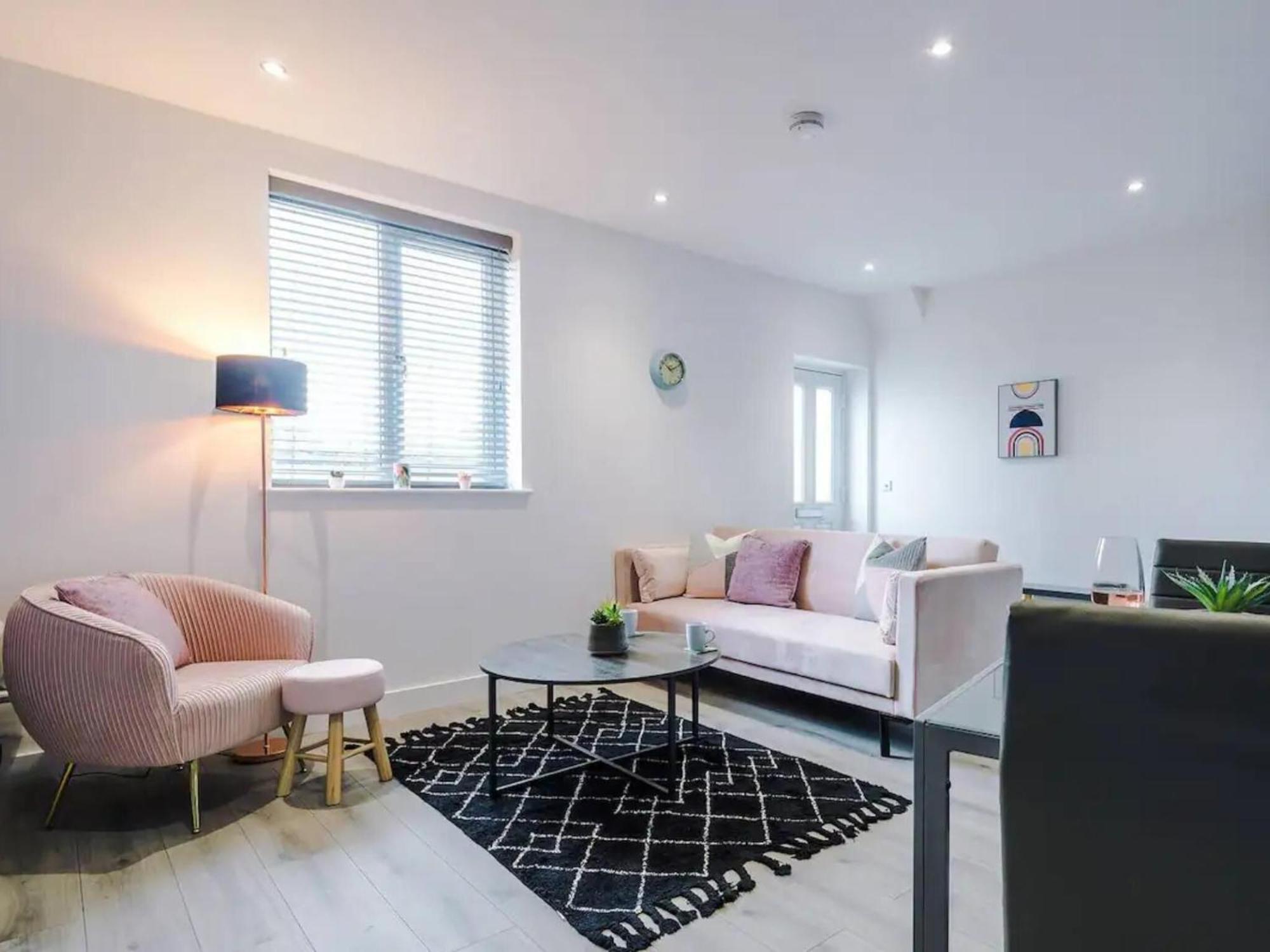 The Ecclesian Deluxe Apartments Near Trafford Centre Eccles Train Station แมนเชสเตอร์ ภายนอก รูปภาพ