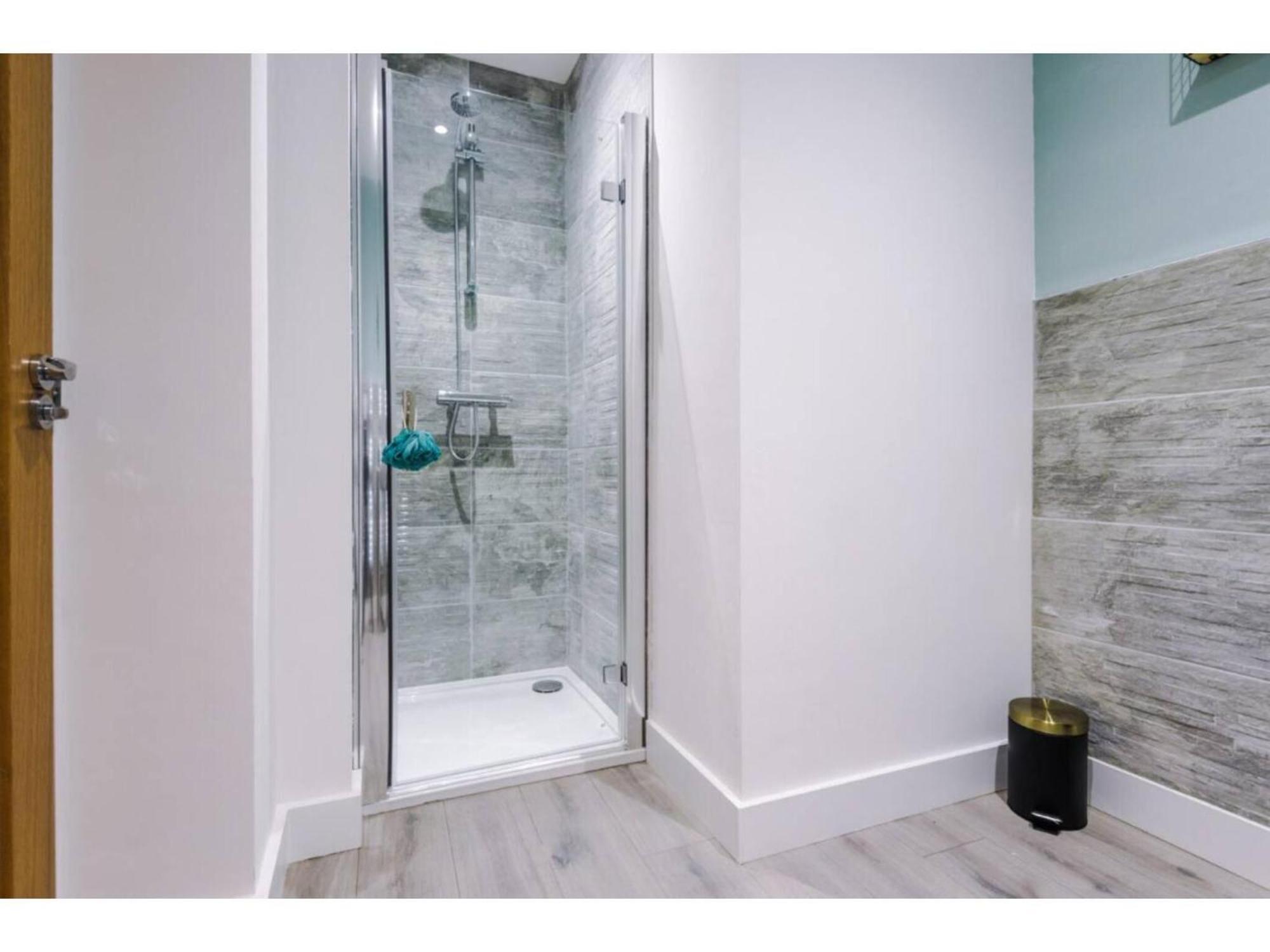 The Ecclesian Deluxe Apartments Near Trafford Centre Eccles Train Station แมนเชสเตอร์ ภายนอก รูปภาพ