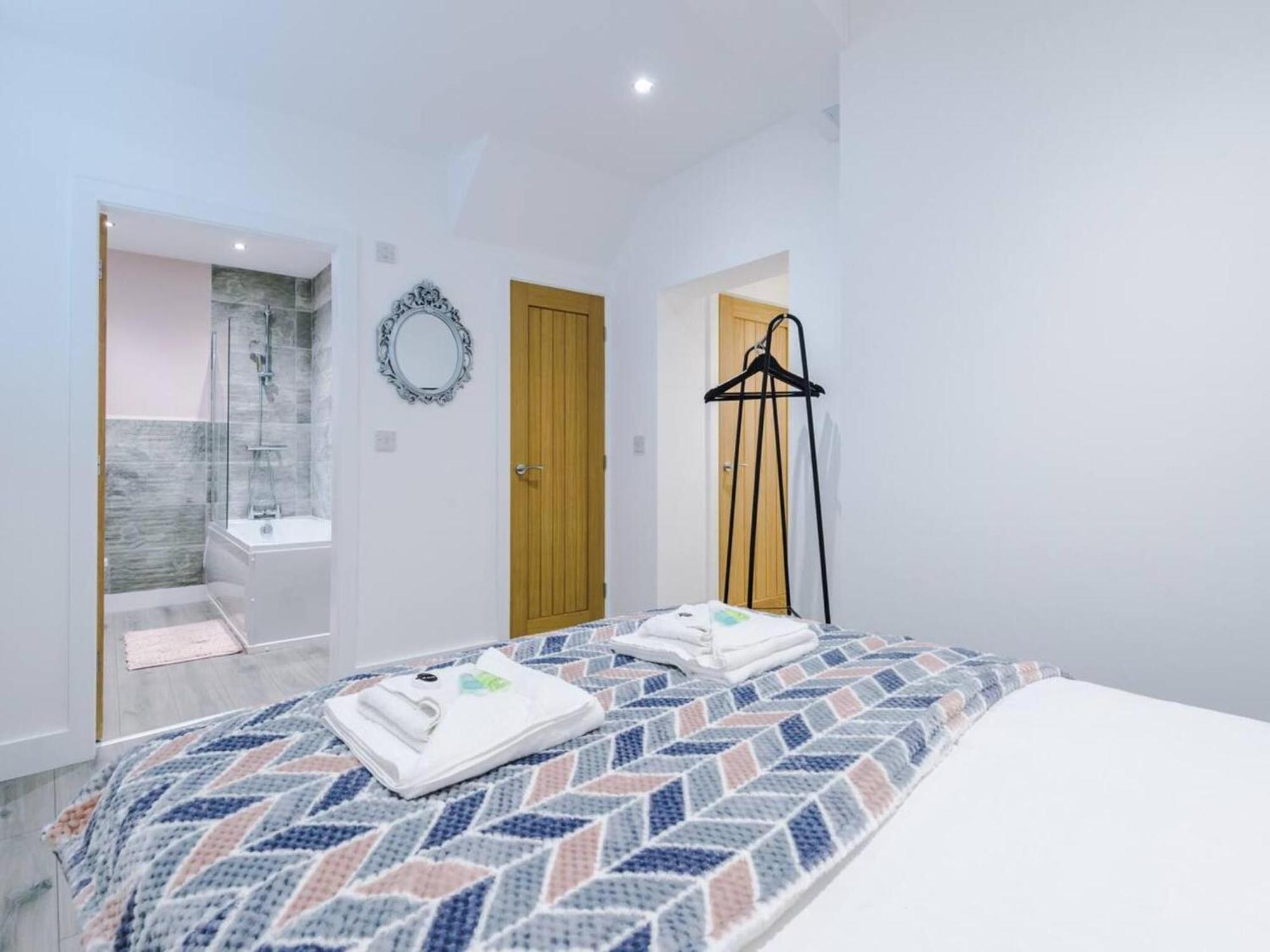 The Ecclesian Deluxe Apartments Near Trafford Centre Eccles Train Station แมนเชสเตอร์ ภายนอก รูปภาพ