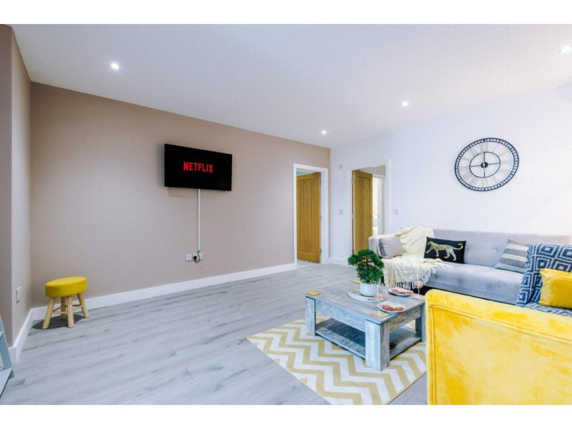 The Ecclesian Deluxe Apartments Near Trafford Centre Eccles Train Station แมนเชสเตอร์ ภายนอก รูปภาพ