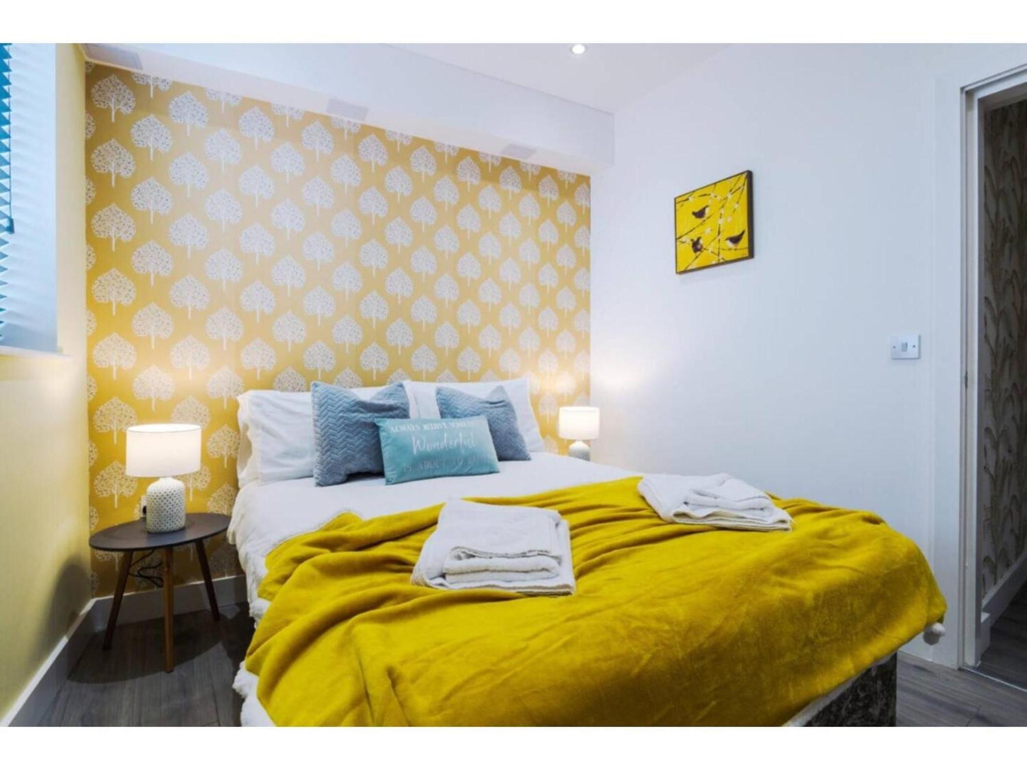 The Ecclesian Deluxe Apartments Near Trafford Centre Eccles Train Station แมนเชสเตอร์ ภายนอก รูปภาพ