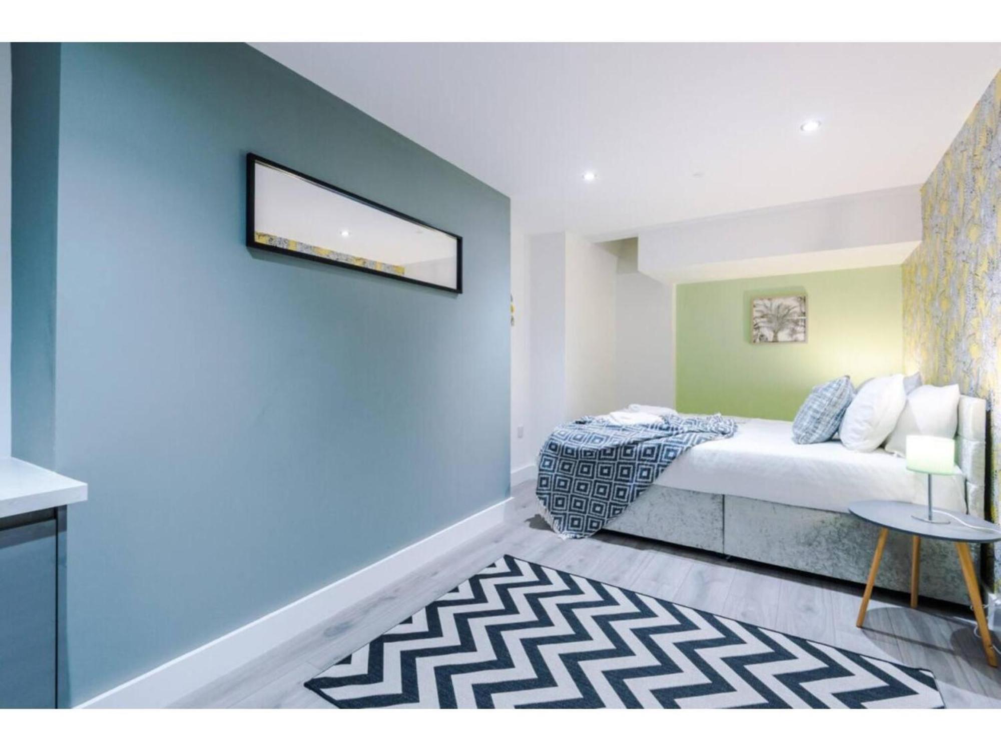 The Ecclesian Deluxe Apartments Near Trafford Centre Eccles Train Station แมนเชสเตอร์ ภายนอก รูปภาพ