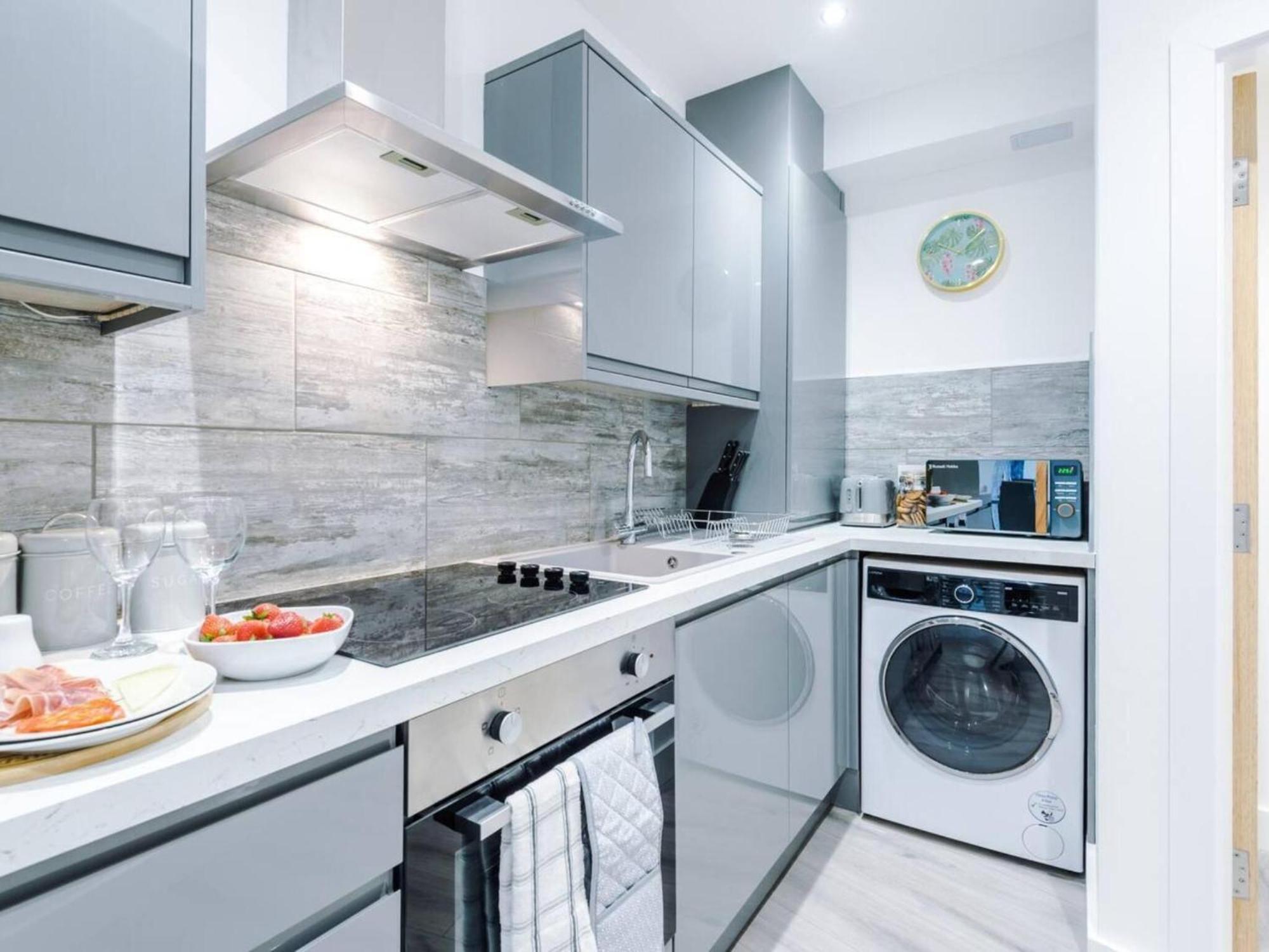 The Ecclesian Deluxe Apartments Near Trafford Centre Eccles Train Station แมนเชสเตอร์ ภายนอก รูปภาพ