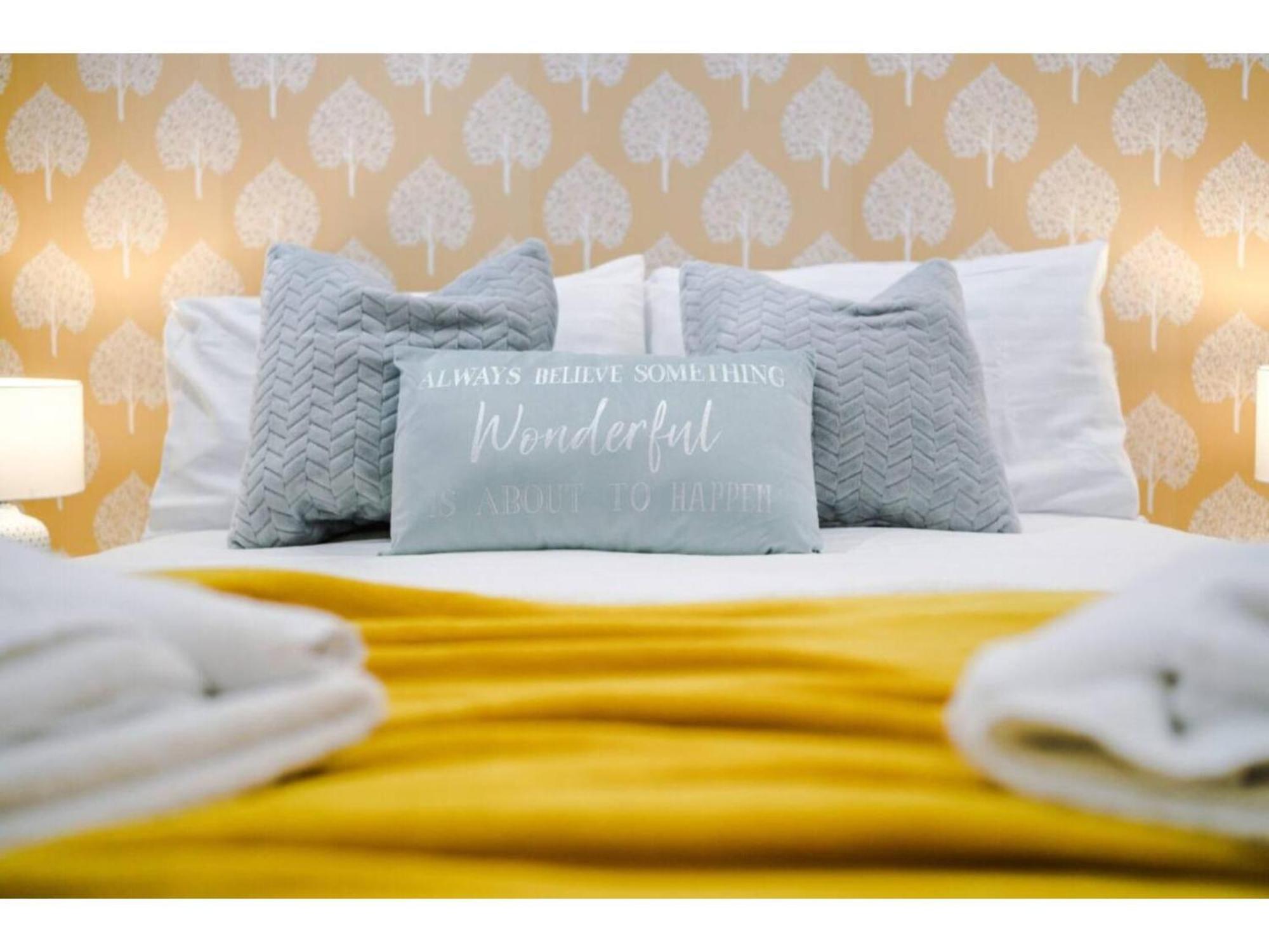 The Ecclesian Deluxe Apartments Near Trafford Centre Eccles Train Station แมนเชสเตอร์ ภายนอก รูปภาพ