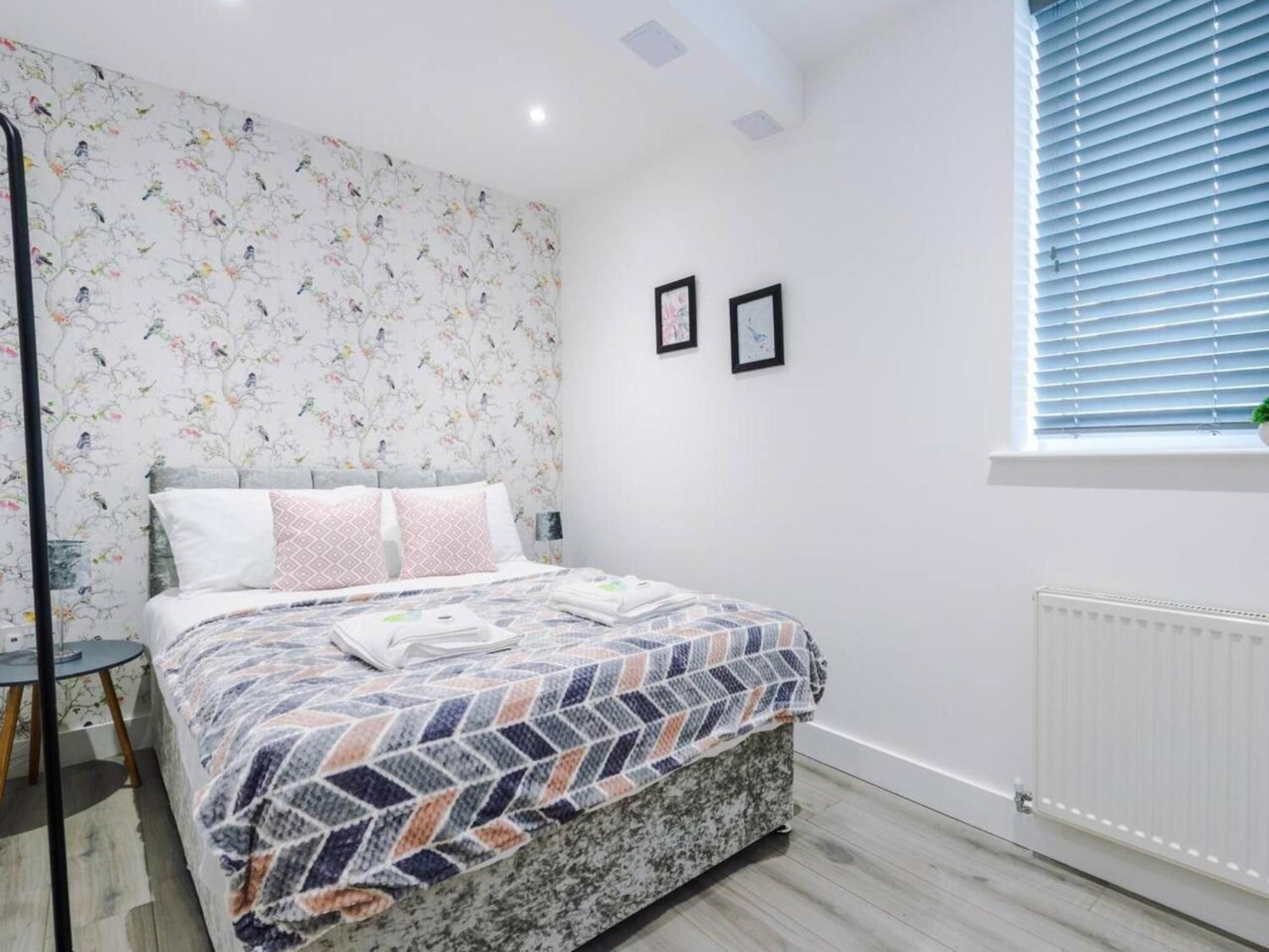 The Ecclesian Deluxe Apartments Near Trafford Centre Eccles Train Station แมนเชสเตอร์ ภายนอก รูปภาพ