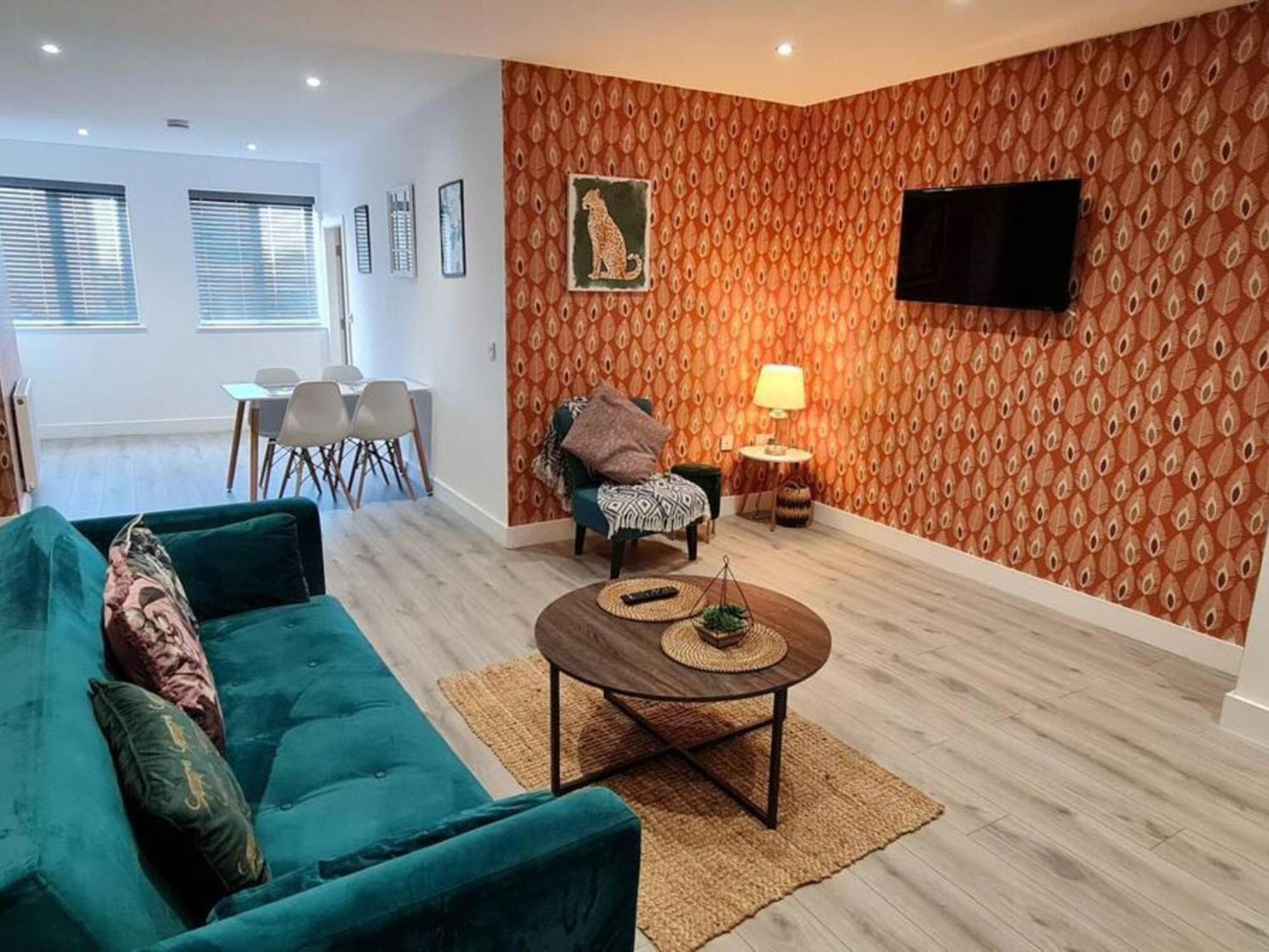 The Ecclesian Deluxe Apartments Near Trafford Centre Eccles Train Station แมนเชสเตอร์ ภายนอก รูปภาพ