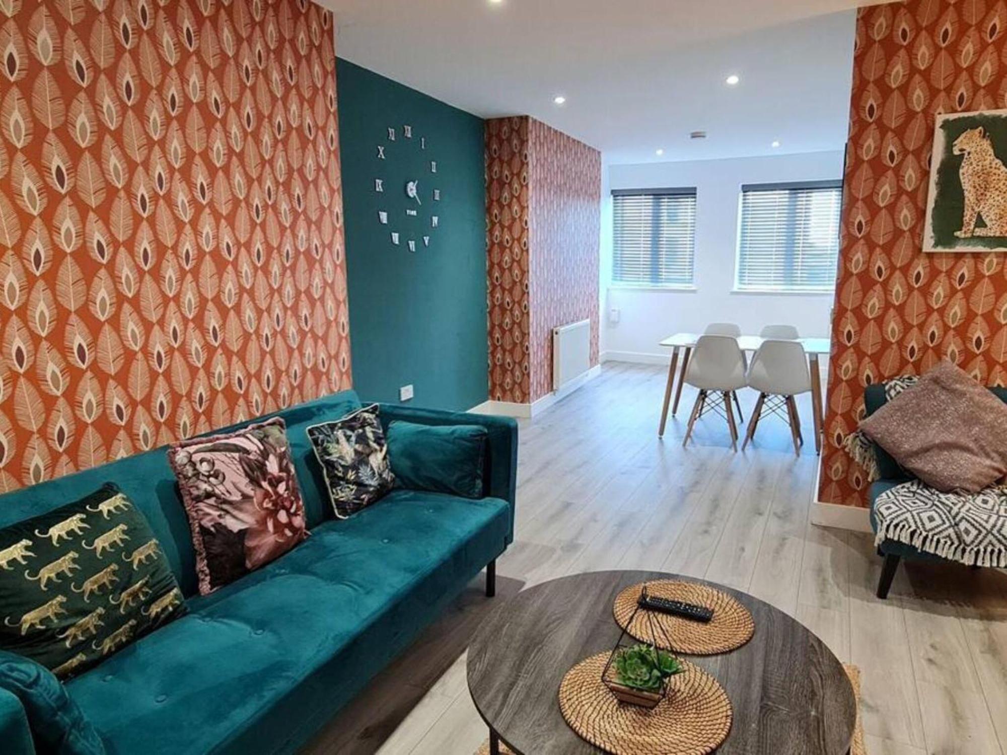 The Ecclesian Deluxe Apartments Near Trafford Centre Eccles Train Station แมนเชสเตอร์ ภายนอก รูปภาพ